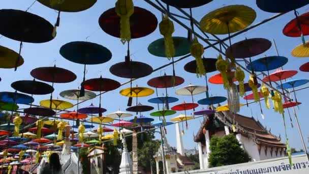 Ombrelli Colorati Appesi Caso Loy Krathong Festival Wat Prasat Tempio — Video Stock