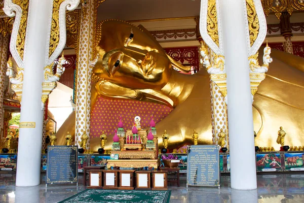 Los Tailandeses Los Viajeros Extranjeros Visitan Templo Wat Rat Prakhong — Foto de Stock