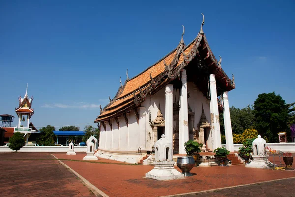 在泰国农塔布里 为泰国人和外国游客参观并尊重祈祷的佛神天使 为泰国人和外国游客建造了Wat Prasat寺庙古旧的协调大厅或乌萨族教堂 — 图库照片