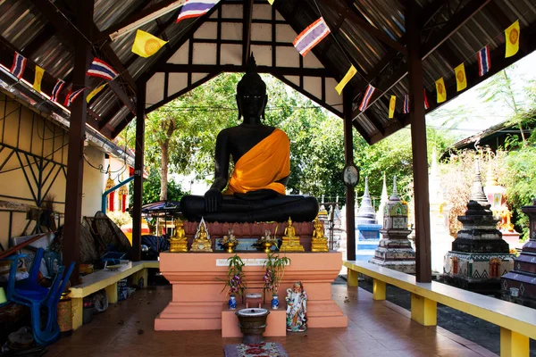 Estatua Dios Buda Negra Para Pueblo Tailandés Viajero Extranjero Visita — Foto de Stock