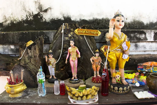 Tajemniczy Przybytek Kultu Dla Tajskich Ludzi Zagranicznych Podróżników Podróżować Odwiedzić — Zdjęcie stockowe