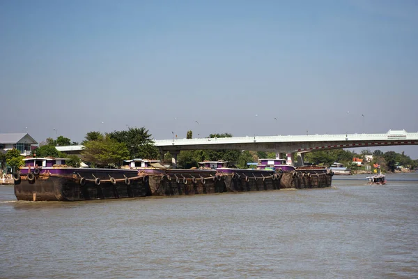 Trabalhadores Tailandeses Asiáticos Que Navegam Barcaça Rebocador Navio Carga Entrega — Fotografia de Stock