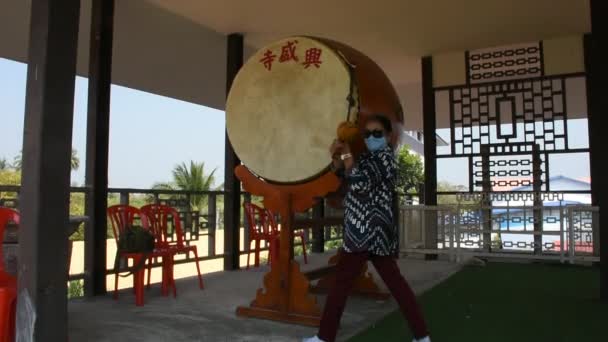 Voyageurs Thai Femme Gens Voyage Visite Temple Wat Tham Panyaram — Video