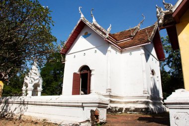 Tai halkı ve yabancı gezginler için Wat Prasat Nakhon Luang Tapınağı 'nın antik kilise binası yıkıldı. Phra Nakhon Si Ayutthaya, Tayland' da Buda tanrısı meleğine saygı duasıyla ziyaret edin.