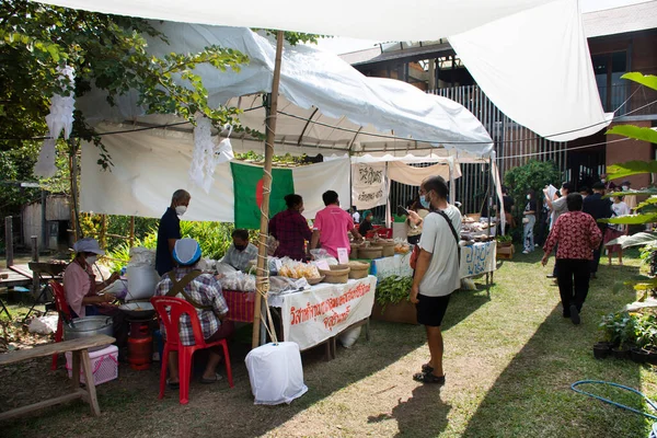Тайцы Иностранные Путешественники Пешком Посетить Торговые Продукты Питания Продуктов Питания — стоковое фото