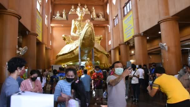 Luang Liu Monk Buddha Statue Thai People Foreign Traveler Travel — Stock Video