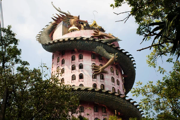 Bâtiment Extérieur Avec Roi Serpent Naga Dragon Chinois Enroulé Autour — Photo