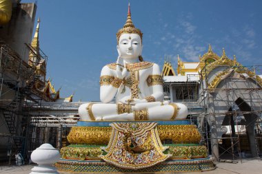 Tai halkı için güzel Phra Si Ariya Mettrai Buda heykeli Wat Charoen Rat Bamrung ya da Nakhon Pathom, Tayland 'daki Kamphaeng Saen' deki Nong Pong Nok tapınağını ziyaret edin.