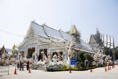 Wat Pracha Fare Bamrung ya da Rang Man tapınağı Tayland 'ın Nakhon Pathom şehrinde 27 Ocak 2022' de, Kamphaeng Saen şehrinde kutsal gizemlerle dua ederek seyahat eden insanlar ve yabancı gezginler için.