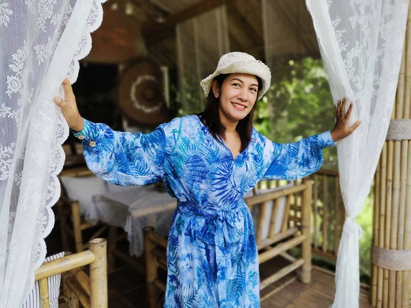 Travelers Thai Women Wear Indigo Dress Fashion Travel Visit Relaxation — Stock Photo, Image