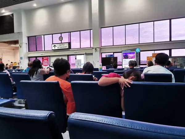 Tajlandczycy Podróżnicy Zagraniczni Pasażerowie Zameldować Się Czekać Przejść Samolotu Boeing — Zdjęcie stockowe