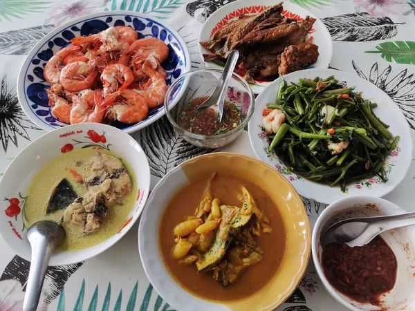 Cocinero Tailandés Cocina Fusión Tradicional Comida Tailandesa Del Sur Establecido — Foto de Stock