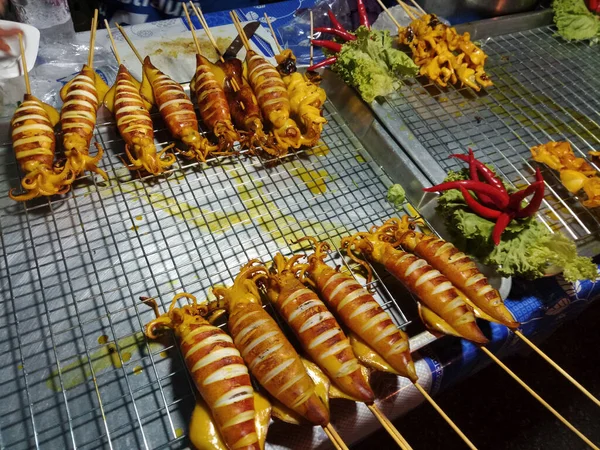 Cumi Cumi Panggang Atau Gurita Panggang Dan Saus Asam Pedas — Stok Foto