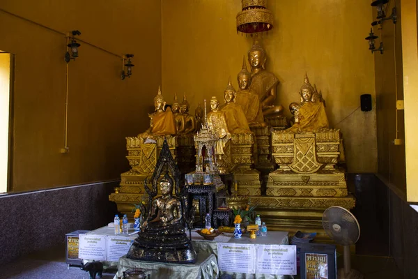 Estatua Buda Para Pueblo Tailandés Los Viajeros Extranjeros Visitan Respetan — Foto de Stock