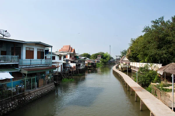 Lebensstil Der Thais Chaopraya Fluss Und Wasserablauftür Fischerdorf Für Reisende — Stockfoto