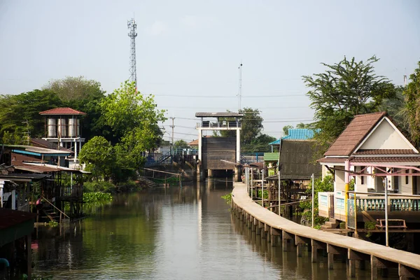 Lebensstil Der Thais Chaopraya Fluss Und Wasserablauftür Fischerdorf Für Reisende — Stockfoto