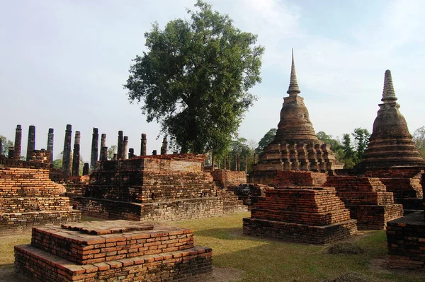 여행자들 여행하는 타이에 Satchanalai Historical Park Unesco World Heritage Site — 스톡 사진