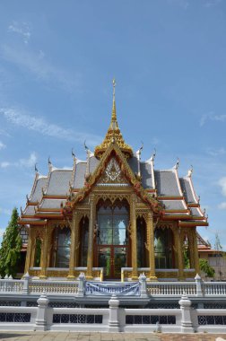 30 Temmuz 2011 'de Tayland, Nonthaburi' de antik mimari inşa edilmiş Wat Bang Phai tapınağı kraliyet manastırı.