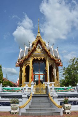 30 Temmuz 2011 'de Tayland, Nonthaburi' de antik mimari inşa edilmiş Wat Bang Phai tapınağı kraliyet manastırı.