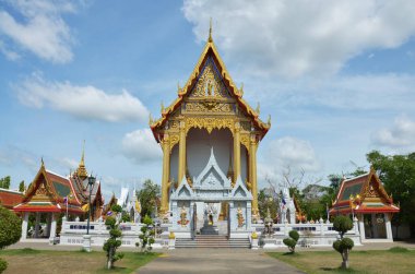 Tai halkı için Wat Bang Phai tapınağının antik mimari kilisesi... Tayland Nonthaburi 'de, Bangbuathong' da kutsal ibadete ve Buda 'ya saygı duyun.