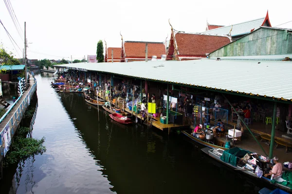 Тайцы Путешествующие Пешком Посещают Магазины Продуктами Питания Продуктового Магазина Деревянной — стоковое фото