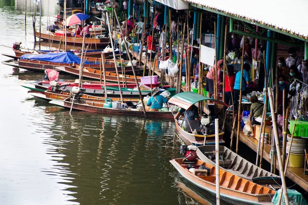 Tailandês Viajantes Estrangeiros Visita Compras Alimentos Bebidas Produtos Mercearia Barco — Fotografia de Stock