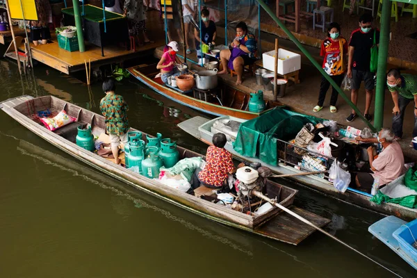Las Ancianas Tailandesas Reman Montan Botes Madera Que Transportan Entregan — Foto de Stock