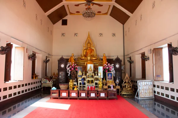 Patung Buddha Kuno Ubosot Kuno Untuk Orang Thai Dan Wisatawan — Stok Foto