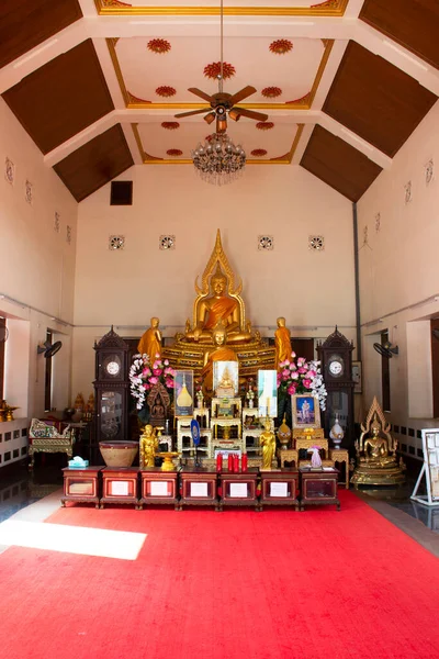 Статуя Будды Древнем Старом Убосоте Тайцев Иностранных Путешественников Посетить Уважать — стоковое фото