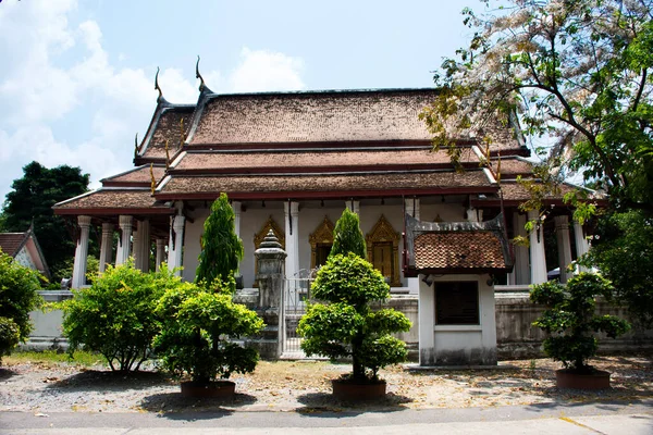 Taylandlı Yabancı Gezginler Için Antik Mimari Inşa Edilmiş Ubosot Kilisesi — Stok fotoğraf