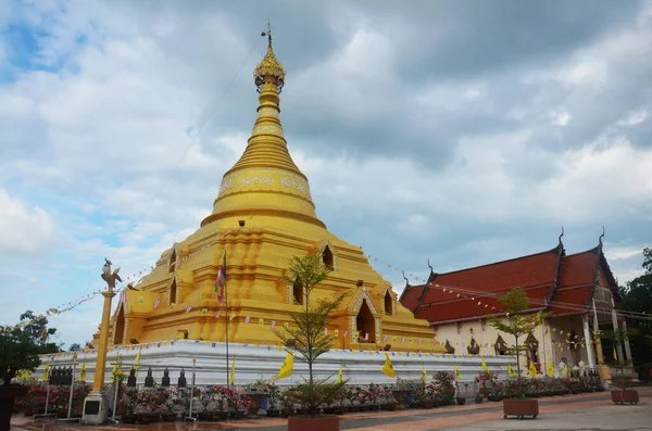 Nakhon Chum Stupa 황금색의 황금색 Phra Borommait Jediyaram Kamphaeng Phet — 스톡 사진