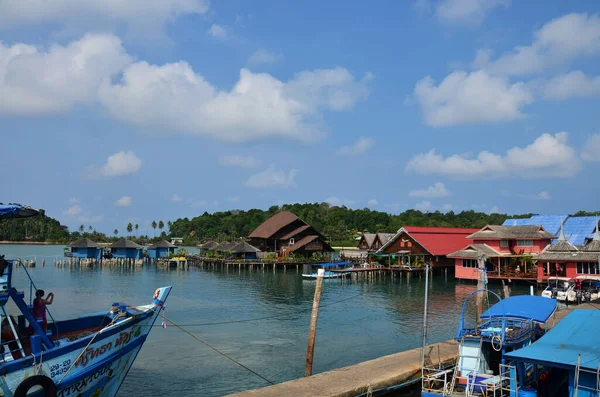 Ferry Boat Ship Stop Send Receive Thai People Foreign Travelers — Foto Stock