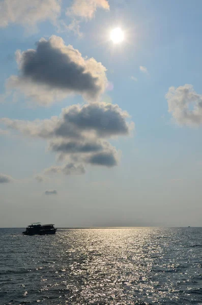 Προβολή Τοπίο Θαλασσογραφία Και Ουρανό Cloudscape Στη Θάλασσα Του Ωκεανού — Φωτογραφία Αρχείου