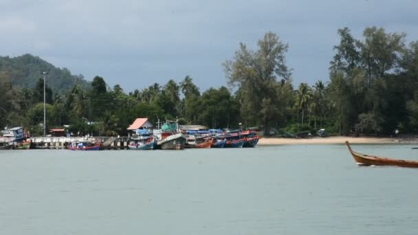 Pohled Krajinu Přímořskou Pláštěnku Místní Thajské Rybáře Lidé Plovoucí Zastavit — Stock video