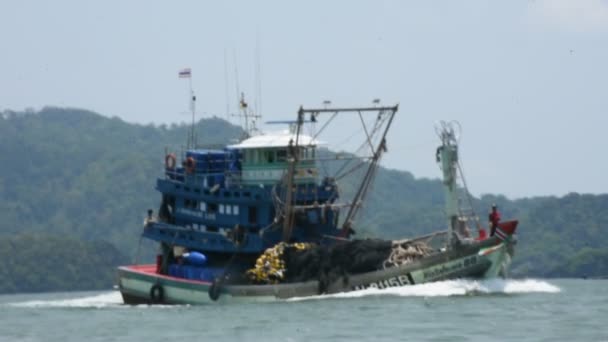 Thai Fisher People Sailing Fishing Boat Ship Sea Catch Fish — Vídeos de Stock