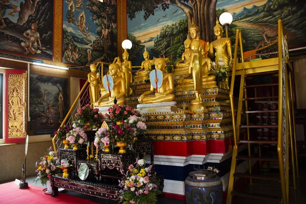 Ancient Buddha Statues Old Ubosot Thai People Foreign Travelers Travel — Foto de Stock