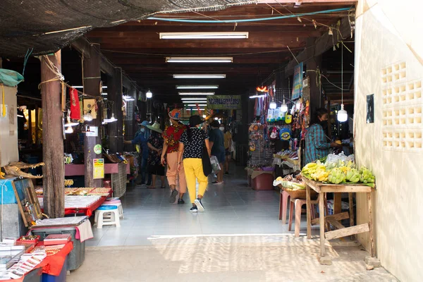 Tailandês Pessoas Viajantes Estrangeiros Visita Compras Mercearia Barco Madeira Local — Fotografia de Stock