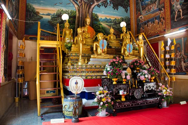 Ancient Buddha Statues Old Ubosot Thai People Foreign Travelers Travel — стоковое фото