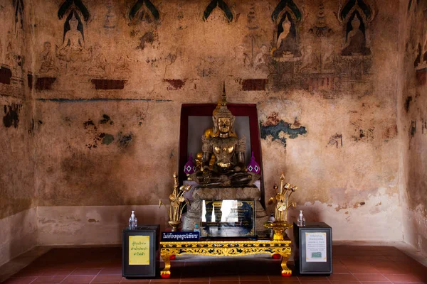 Ancient Buddha Statues Old Ubosot Church Thai People Travelers Visit — ストック写真