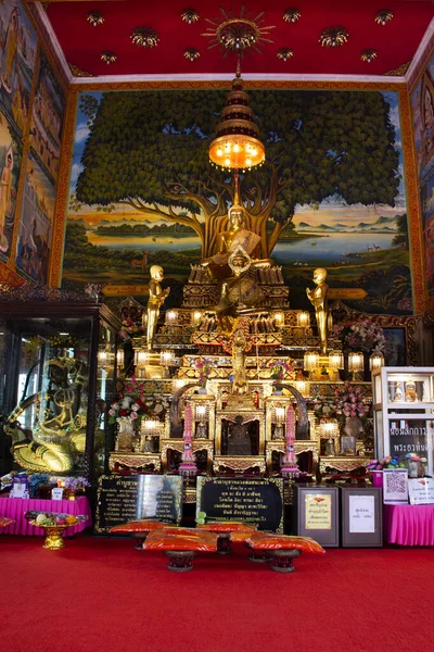Antigas Estátuas Buddha Antiga Igreja Ubosot Para Pessoas Tailandesas Viajantes — Fotografia de Stock