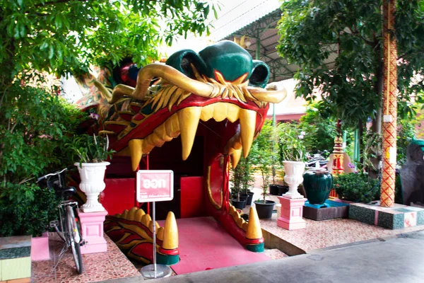 Tunnel Dragon Huvudporten Till Ordinationssalen Eller Ubosot För Thai Människor — Stockfoto