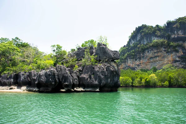 Calcaire Île Montagne Dans Océan Mer Pour Les Personnes Thai — Photo