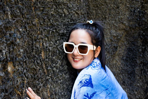 Traveler Thai Women Travel Visit Posing Portrait Take Photo Sea — стокове фото