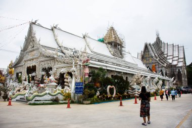 Taylandlı gezginler için Wat Pracha Fare Bamrung veya Rang Man Tapınağı 4 Mayıs 2022 'de Nakhon Pathom, Tayland' da kutsal ve gizemli bir ibadetle