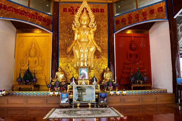 Estatua Phra Ariya Mettrai Buddha Para Gente Tailandesa Visita Respecto — Foto de Stock