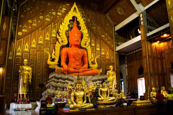Belleza Estatua Buda Naranja Para Los Tailandeses Visita Viaje Respecto —  Fotos de Stock