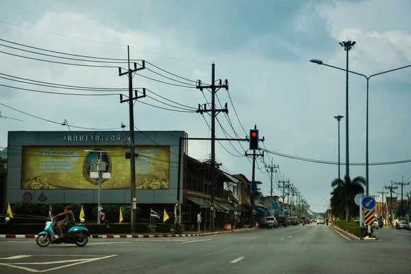 Intersección Semáforos Con Personas Tailandesas Viajeros Extranjeros Que Viajan Motocicleta — Foto de Stock