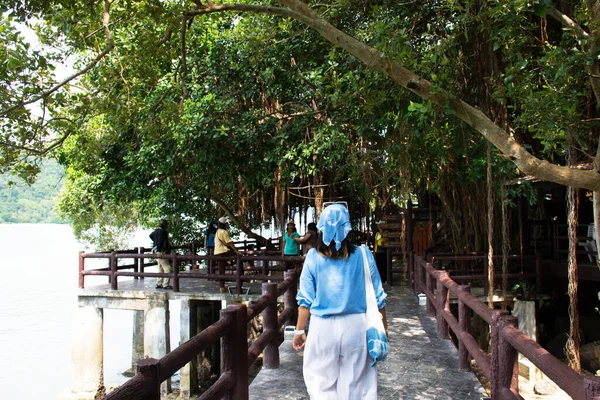 Las Mujeres Tailandesas Viajan Visitar Caminar Puente Piedra Zona Viaje — Foto de Stock