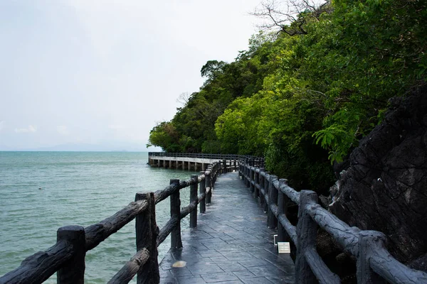 在泰国萨顿的拉恩古市白巴拉村 莫高佩特拉国家公园的海上时间旅行区石桥为泰国人和外国游客提供了一个放松的旅行环境 — 图库照片