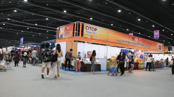 사람들 외국인 여행자들은 2022 태국논 부리에서 열리는 임팩트 Impact Muang — 비디오